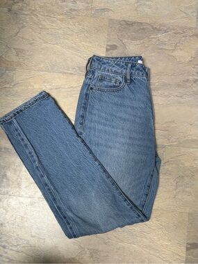 PacSun Straight Leg Jeans in Light Blue Wash
